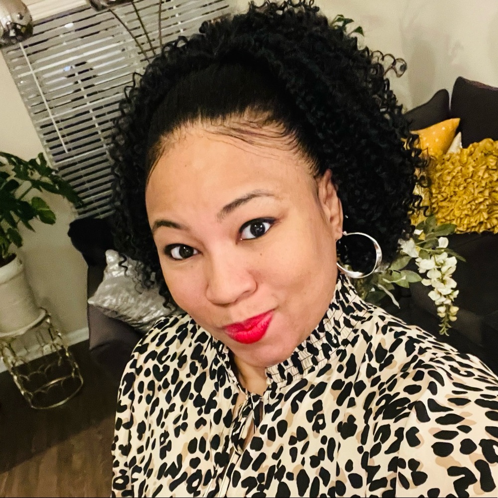 Meet your Posher, Khalisa